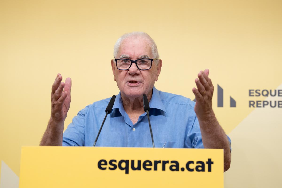 The former leader of ERC in Barcelona Ernest Maragall announcing his departure from the party.