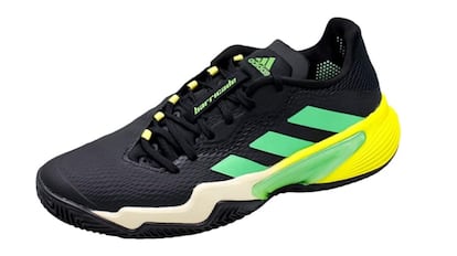 The Barricade M are very complete men's padel shoes given their technology.