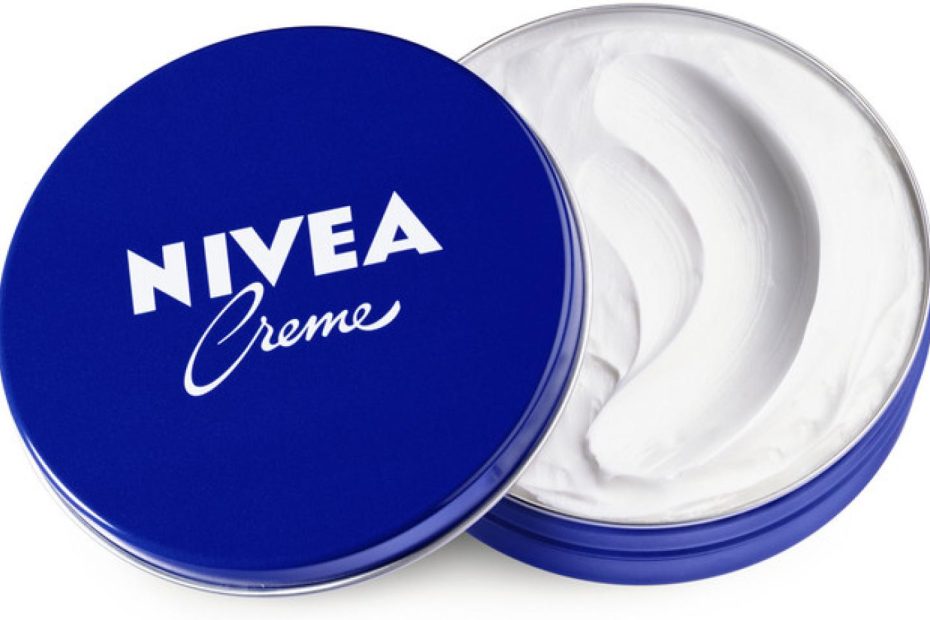 Lata de crema Nivea.