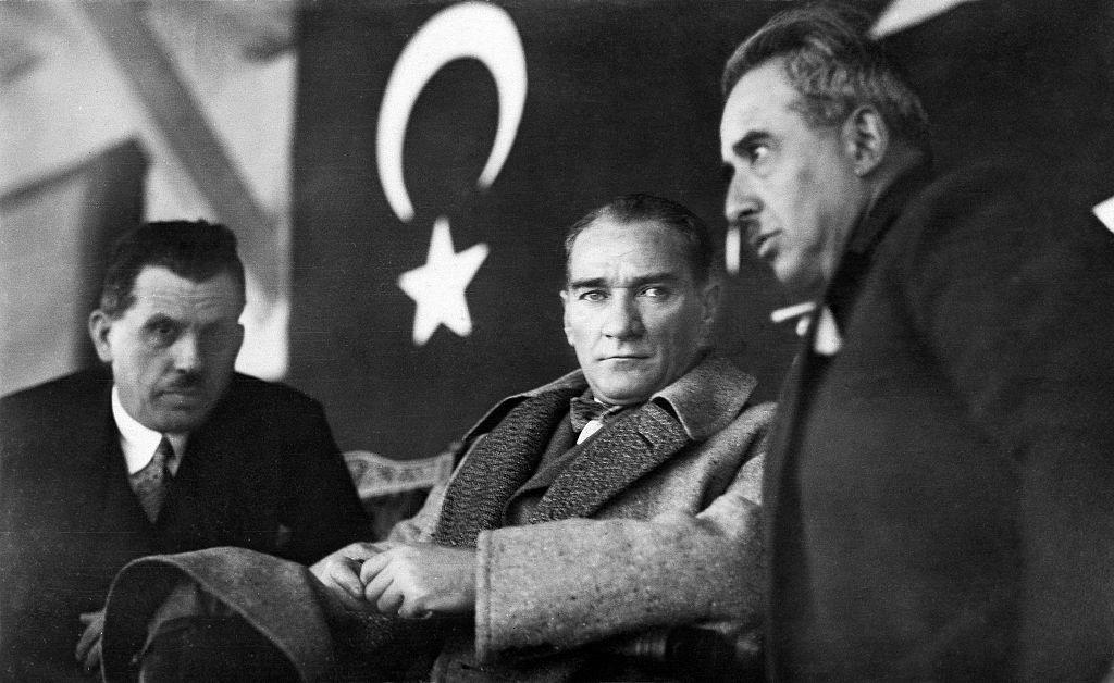 Portrait of Ataturk, founder of Türkiye, with other collaborators