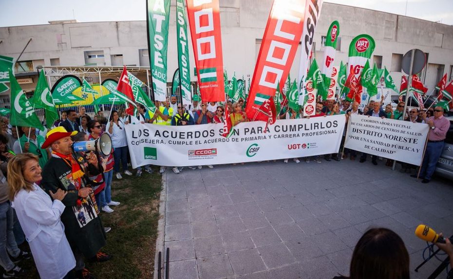 Massive protest at the La Milagrosa health center in Jerez against the "non-compliance" of the SAS