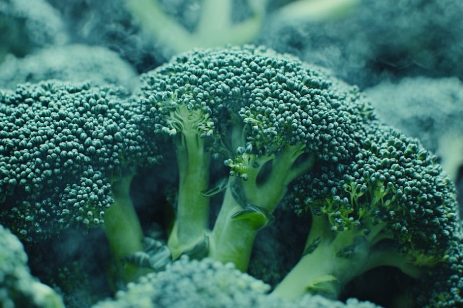 What health benefits does broccoli provide?