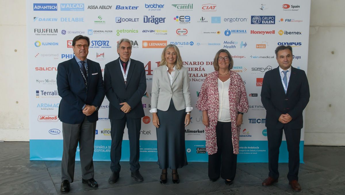 Team photo of the inaugurators of the 41st Hospital Engineering Seminar (Photo. Junta de Andalucía)