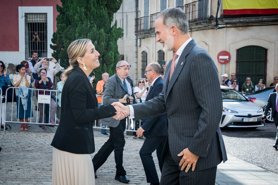 20241004 Guardiola thanks King Felipe VI for the responsibility of the Crown in the relationship between Europe and America