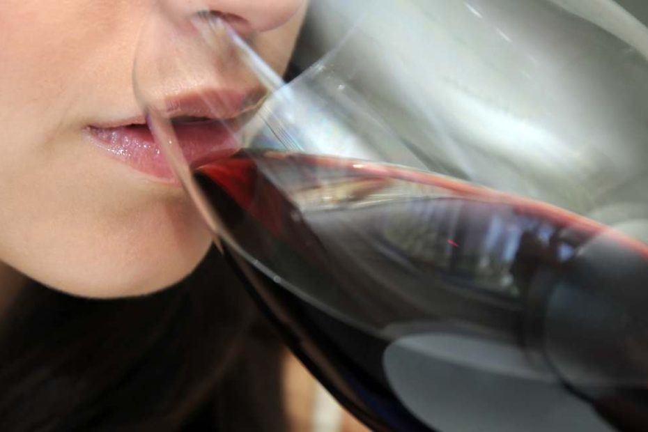 What are the diseases that wine helps combat, according to an expert