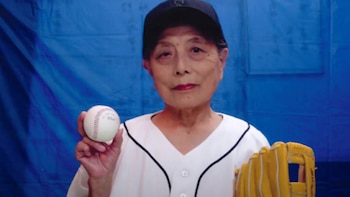 What are the healthy habits of Tomiko Itooka, the oldest person in the world, according to the Guinness World Records